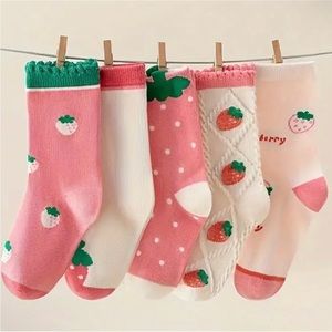 🩷5/$15🩷 5 pairs of girls strawberry socks